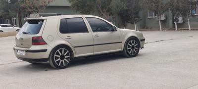 Volkswagen Golf — 2