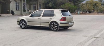Volkswagen Golf — 3