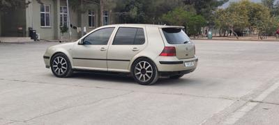 Volkswagen Golf — 4