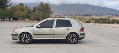 Volkswagen Golf — 6