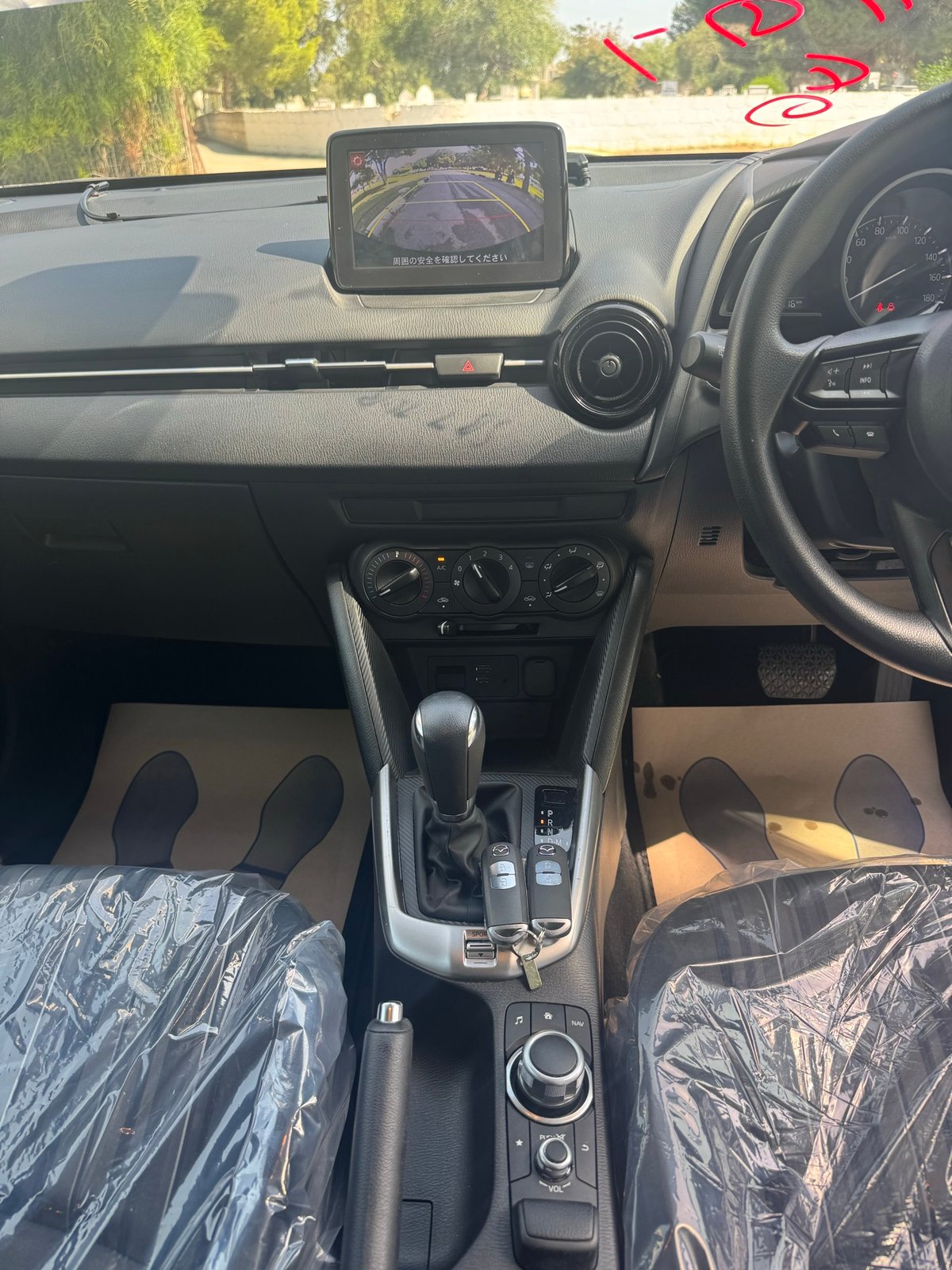 2022 Mazda 2 9