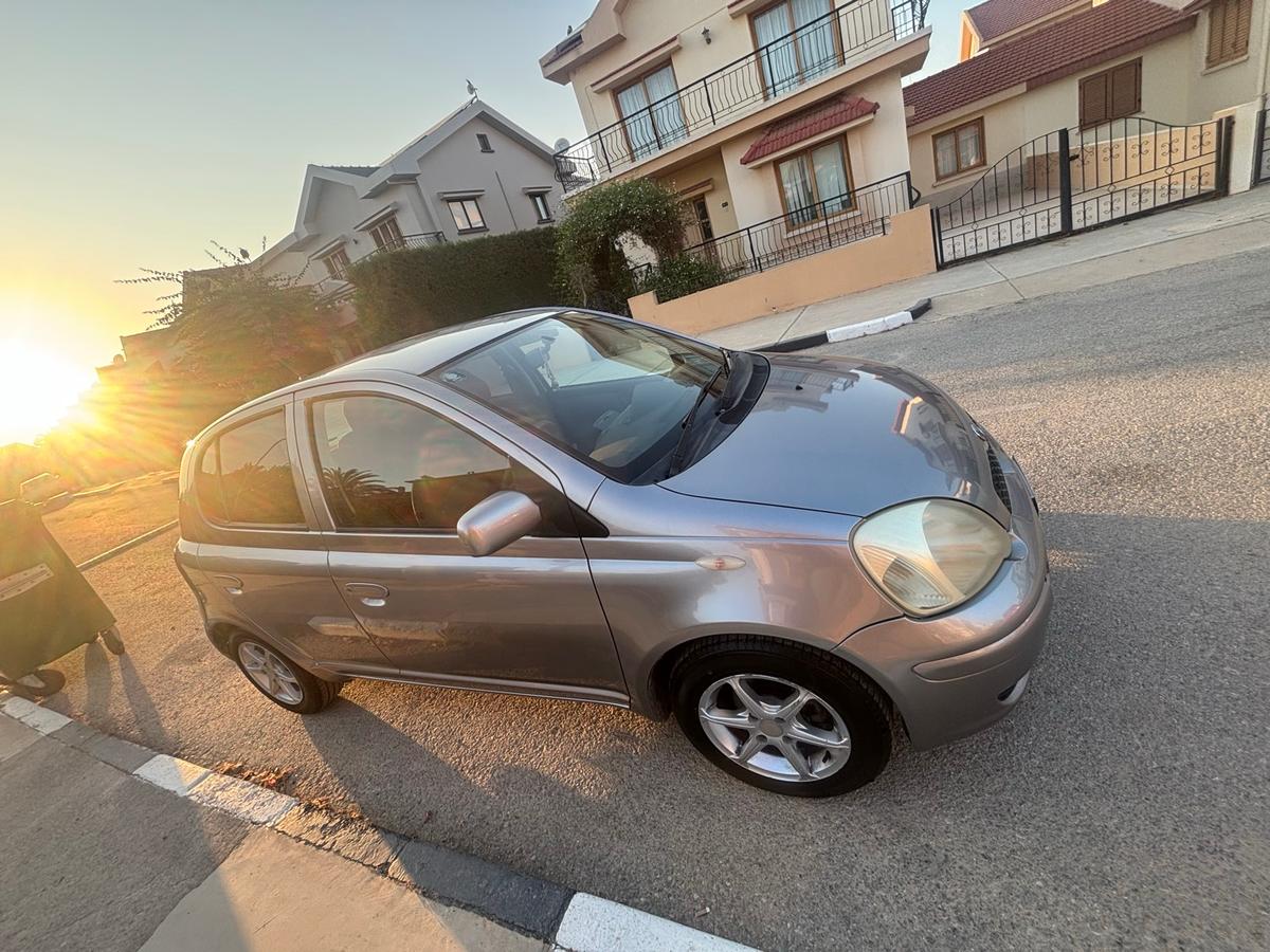 2003 Toyota Vitz 6