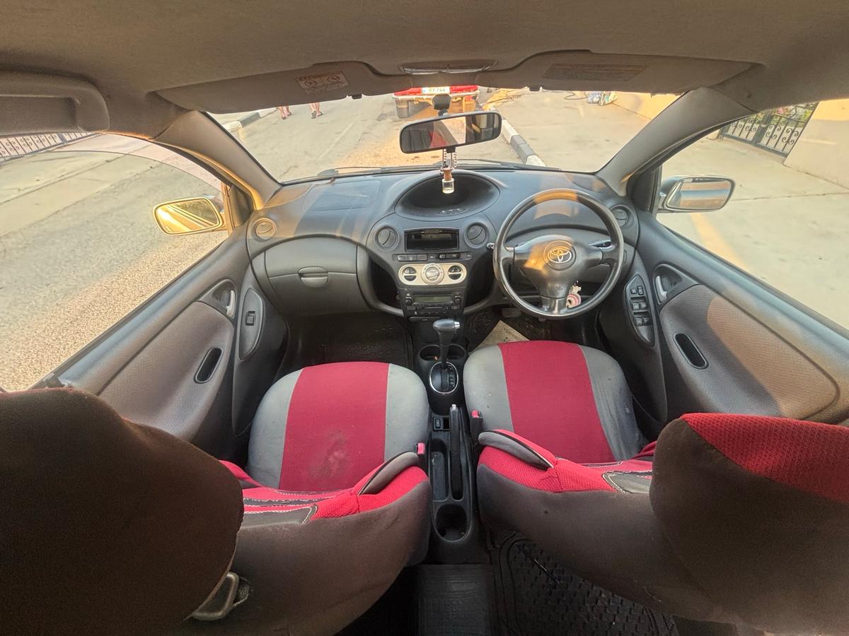2003 Toyota Vitz 7