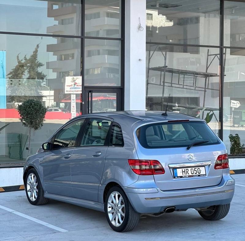 Mercedes-Benz B 200 — 1/8