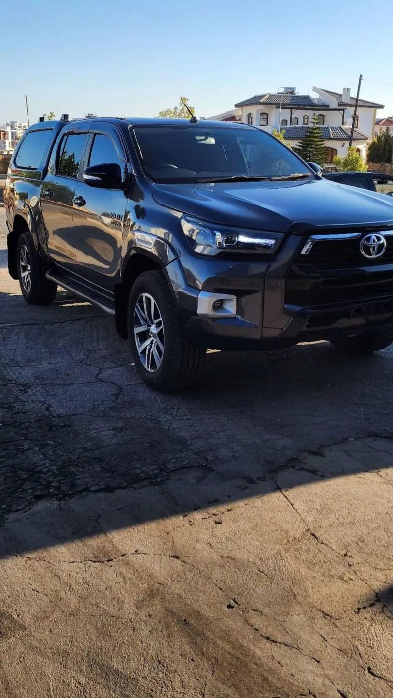 Toyota Hilux — 1/6
