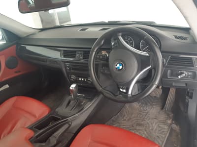 BMW 320i — 6