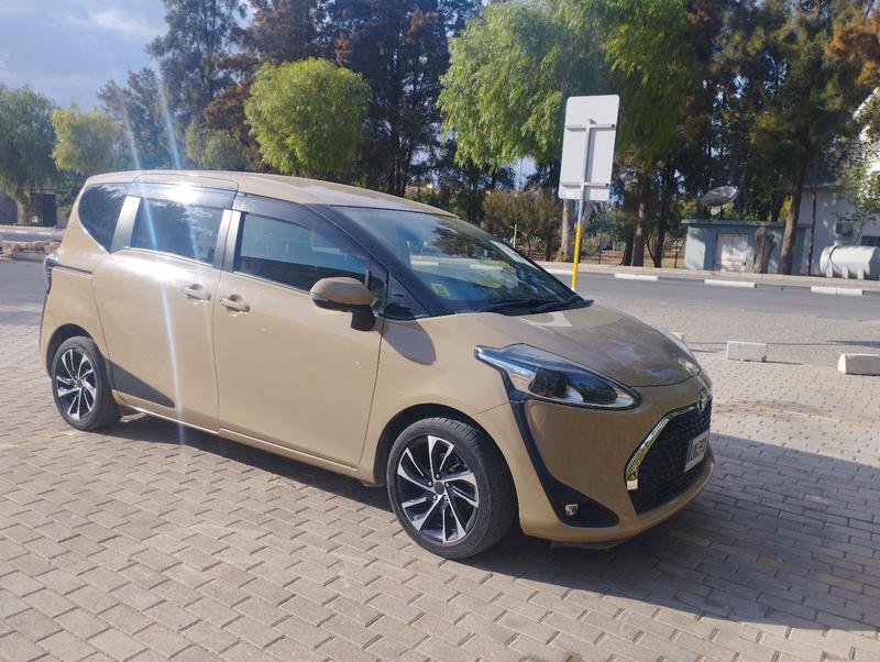 Toyota Sienta — 1/9