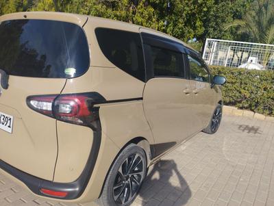 Toyota Sienta — 2