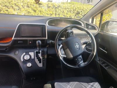 Toyota Sienta — 4