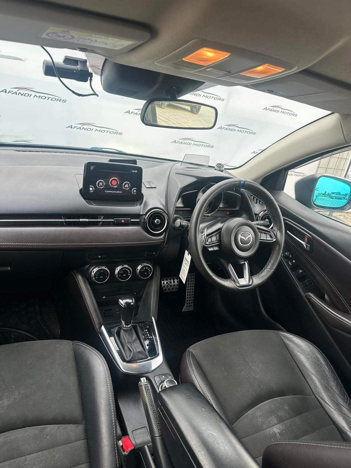 2017 Mazda 2 7