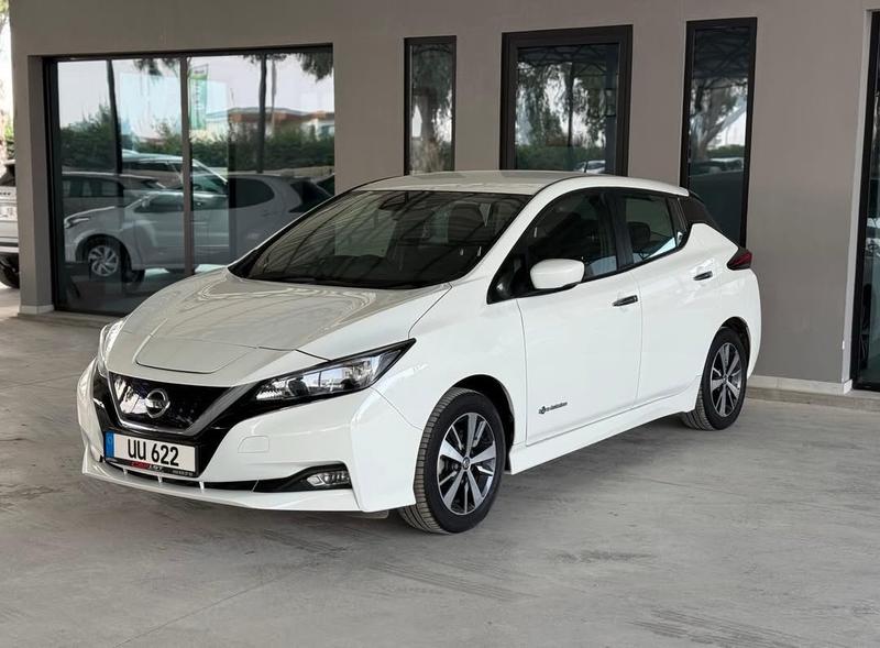 Nissan Leaf — 1/8