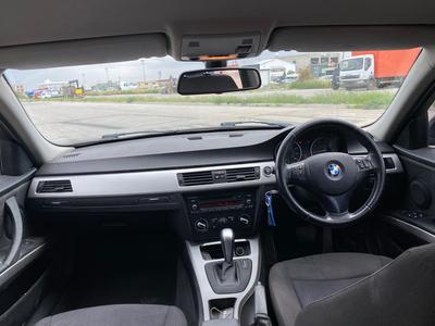 BMW 320i — 6