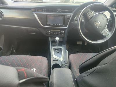 Toyota Auris — 4