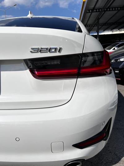 BMW 320i — 4