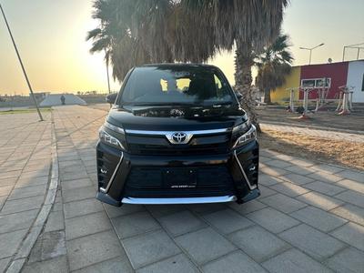 Toyota Voxy — 3