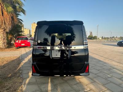 Toyota Voxy — 5