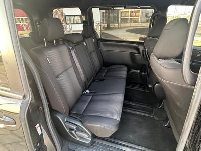 Toyota Voxy — 7