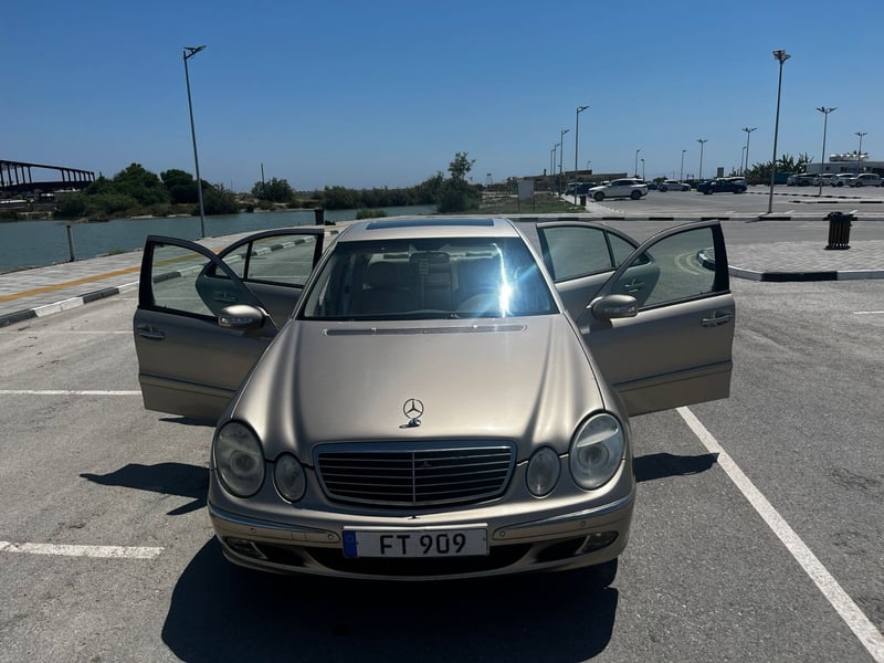 Mercedes-Benz E 200 — 1
