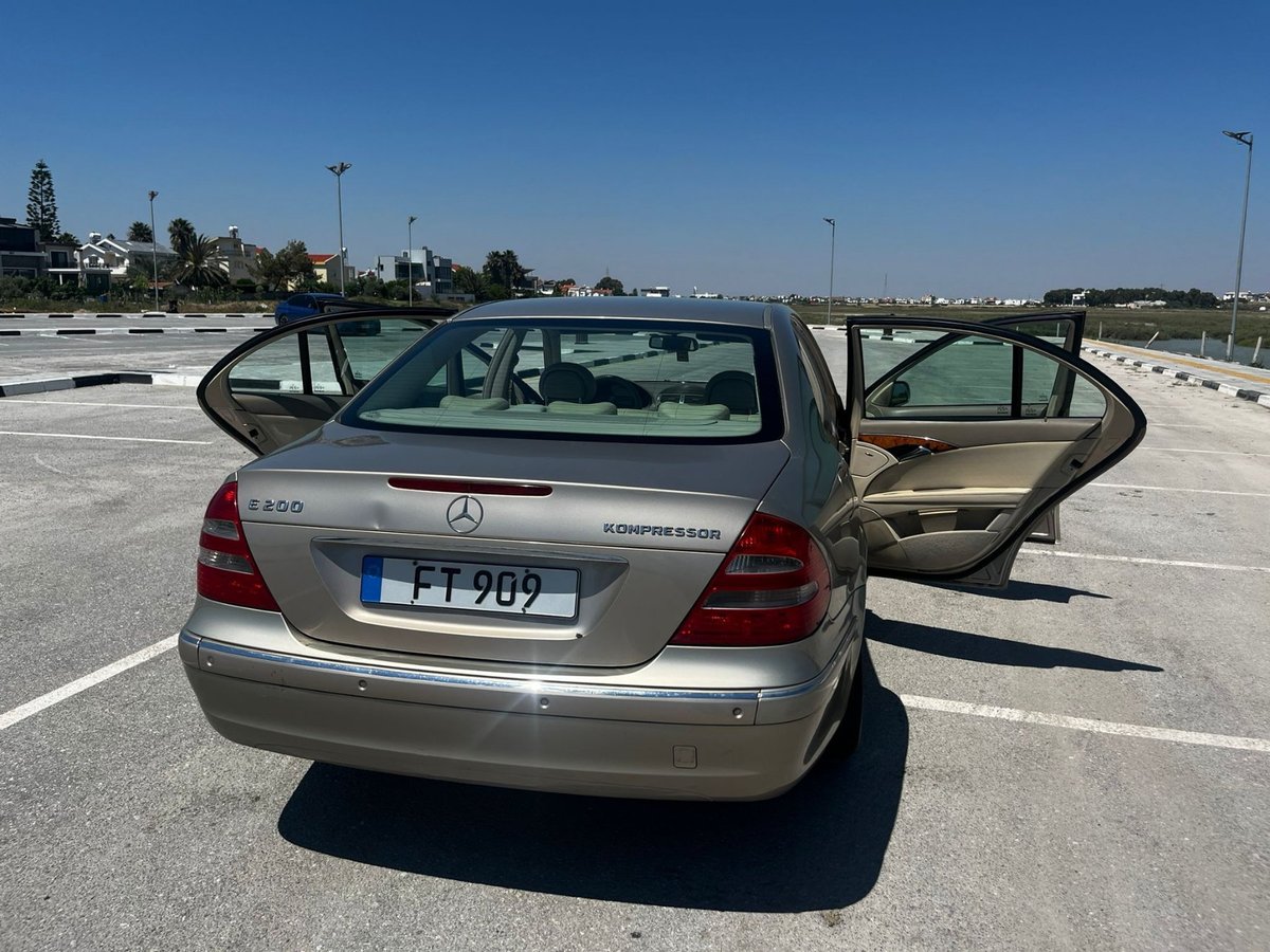 2003 Mercedes-Benz E 200 9