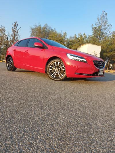 Volvo V40 — 2