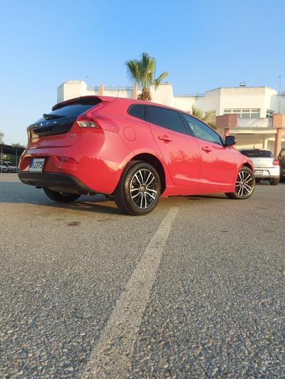 Volvo V40 — 3