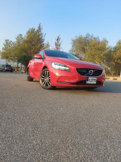 2019 Volvo V40