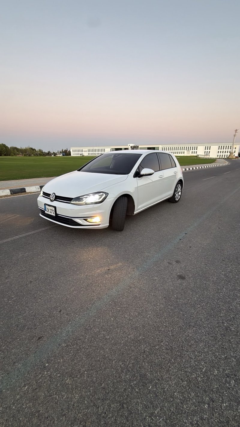 Volkswagen Golf — 4