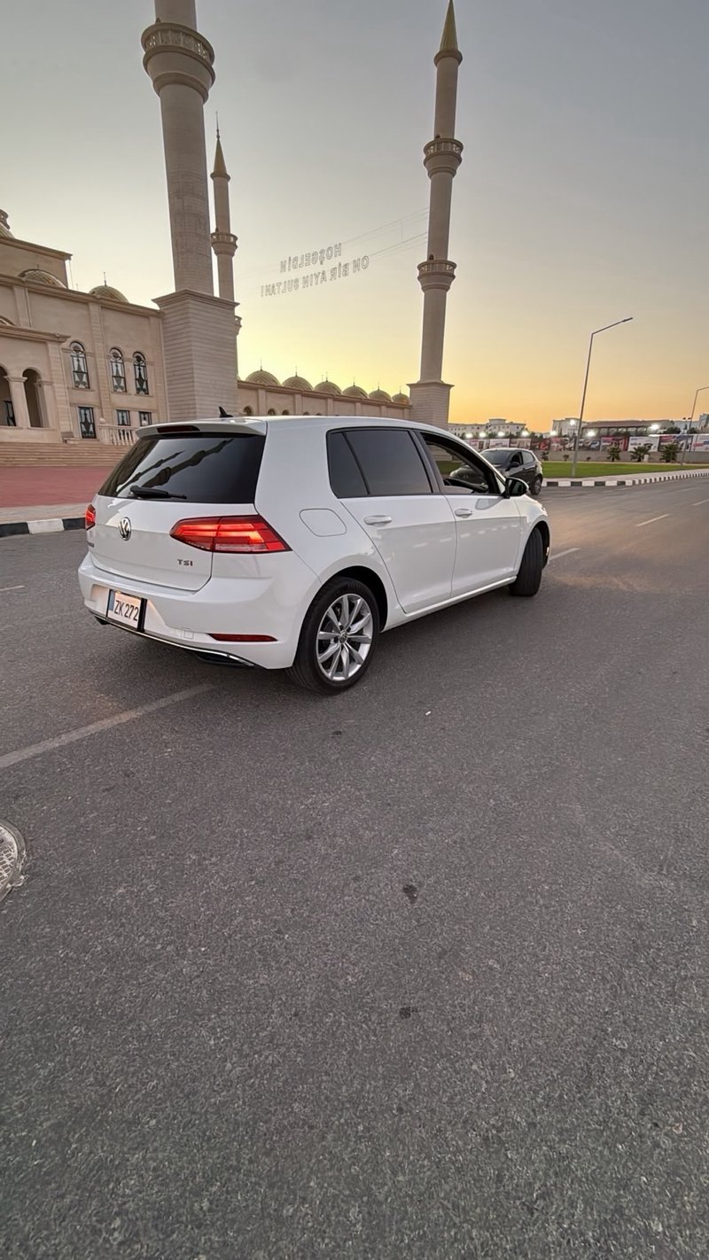 Volkswagen Golf — 5