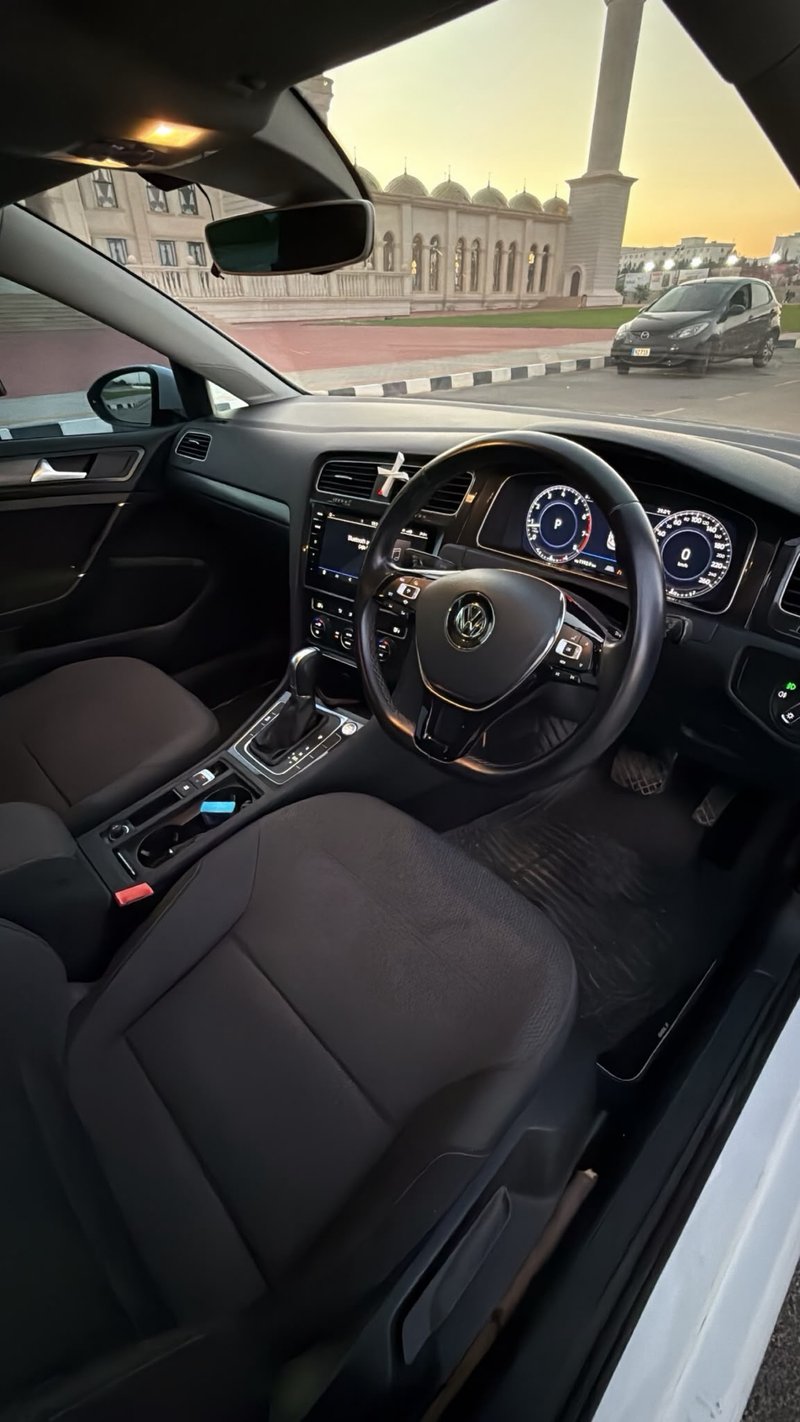 Volkswagen Golf — 7