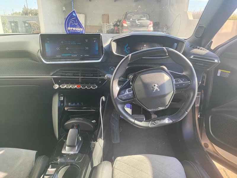 Peugeot E-2008 GT — 3