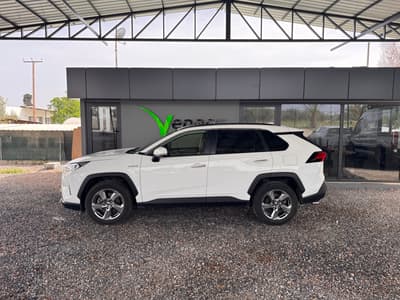 TOYOTA RAV4 — 5