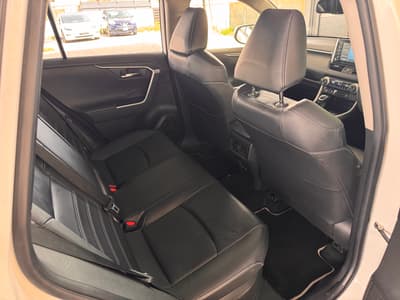 TOYOTA RAV4 — 8