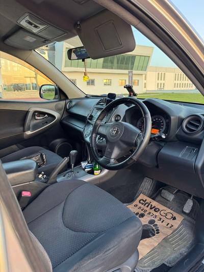Toyota RAV4 — 8