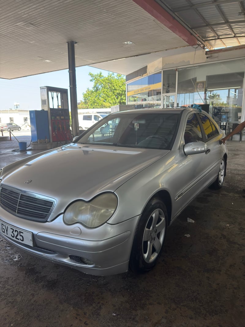 Mercedes-Benz C 200 — 4