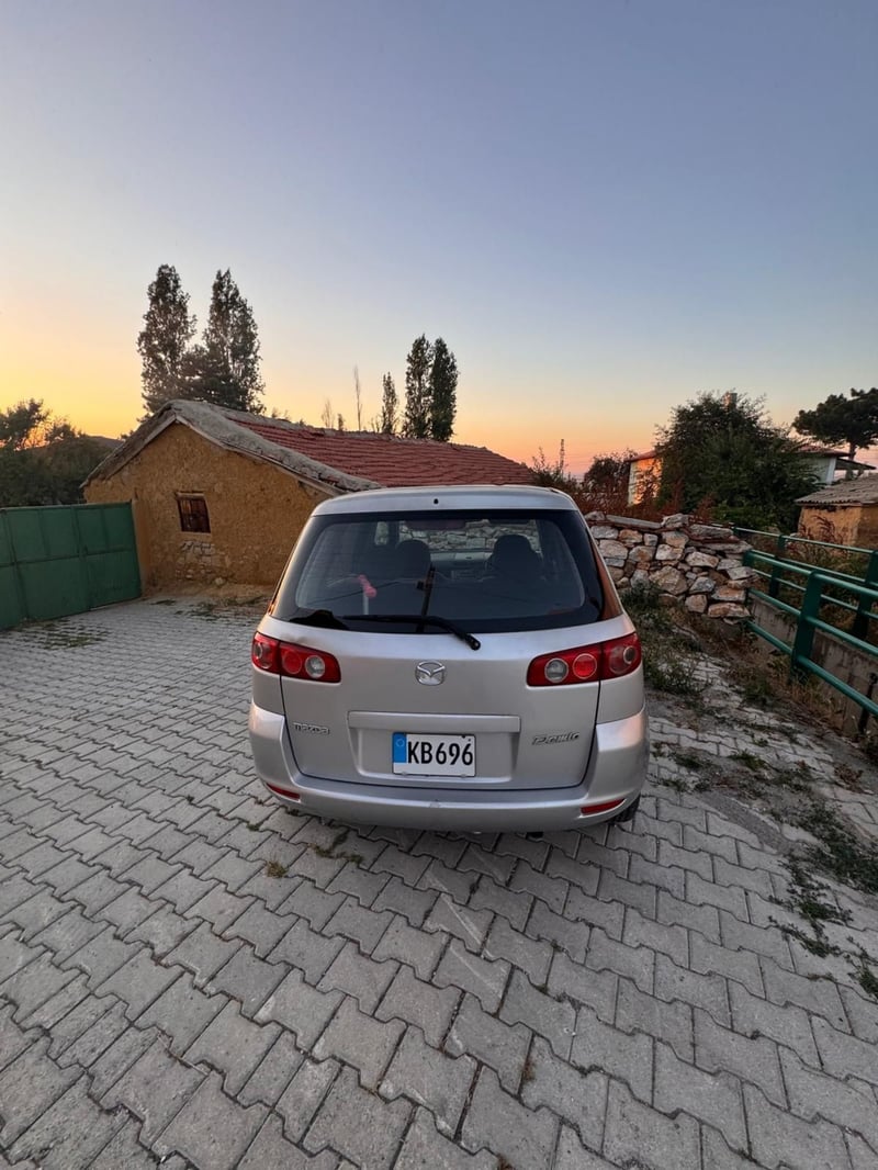 Mazda Demio — 4