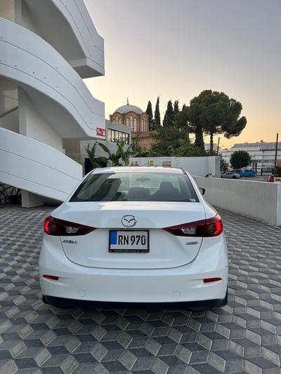 Mazda Axela — 2