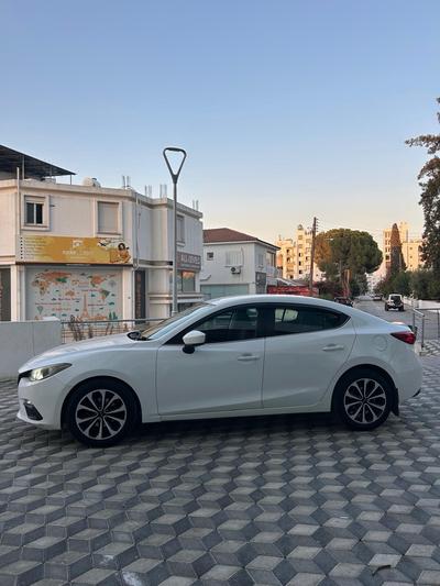 Mazda Axela — 4