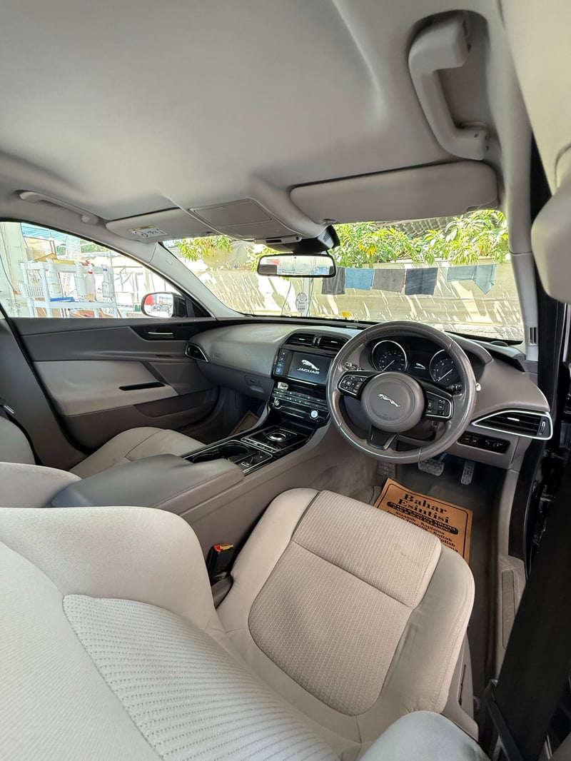 Jaguar XE — 2