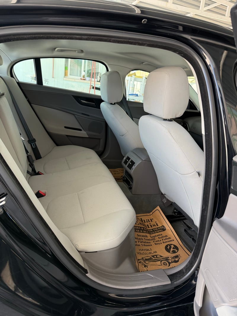Jaguar XE — 3