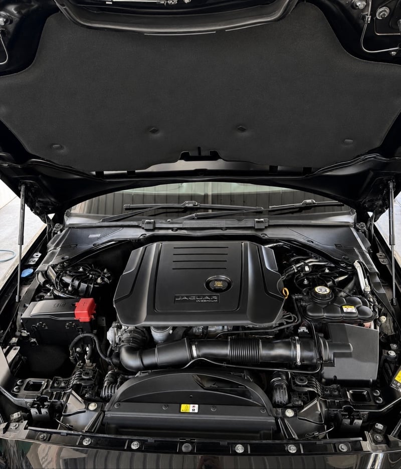 Jaguar XE — 9