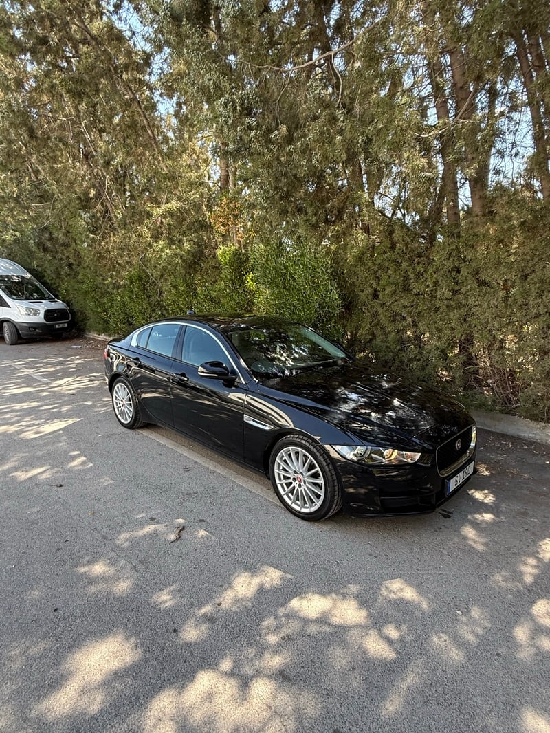 Jaguar XE — 10