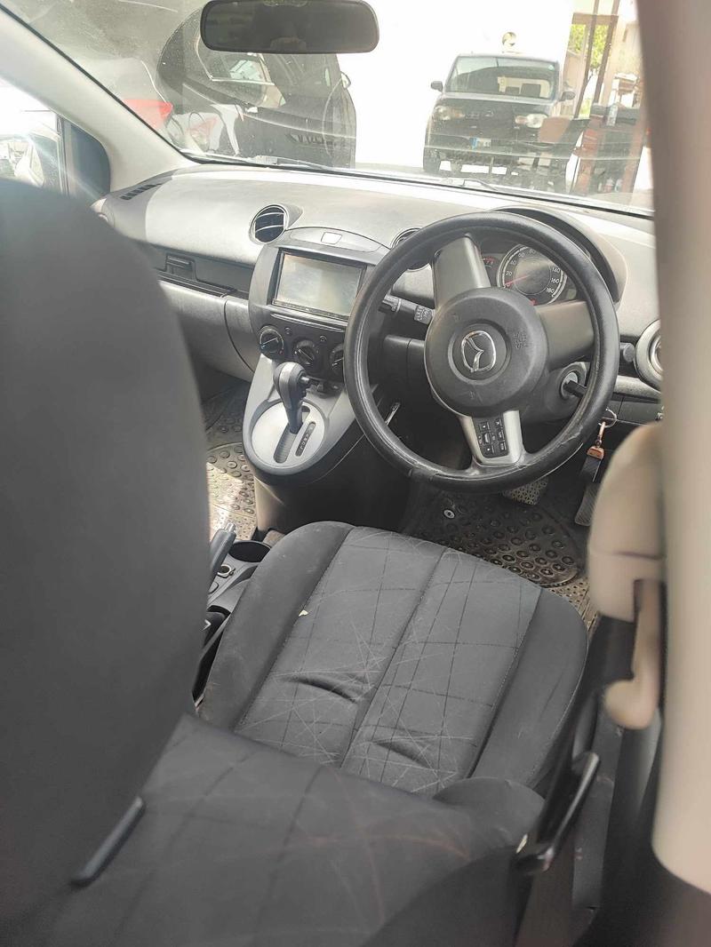 Mazda Demio — 1/3