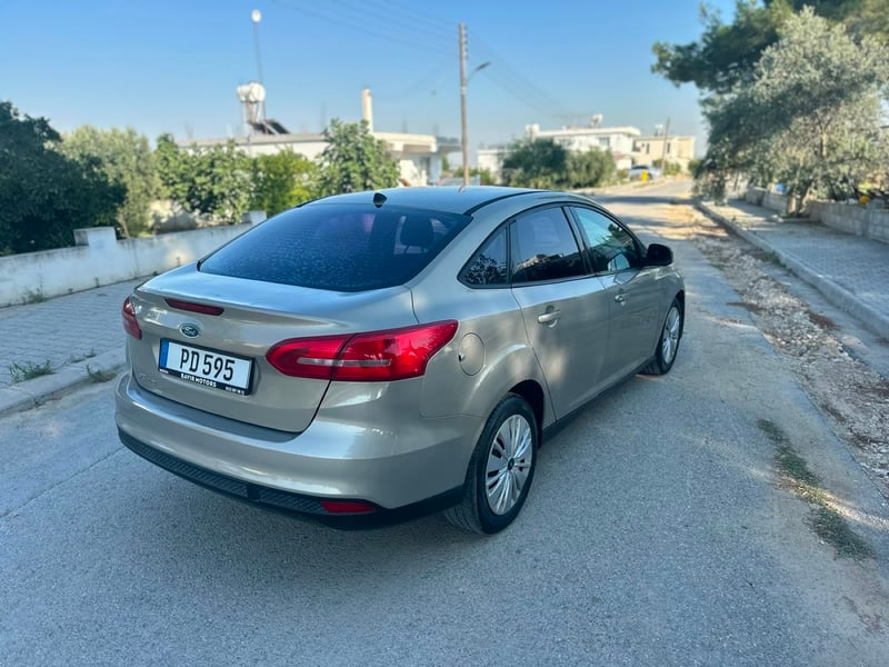 Ford Focus — 4