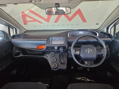 Toyota Sienta — 10
