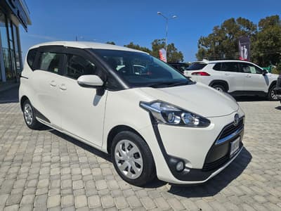 Toyota Sienta — 3