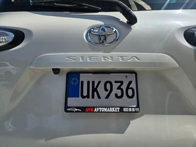 Toyota Sienta — 5