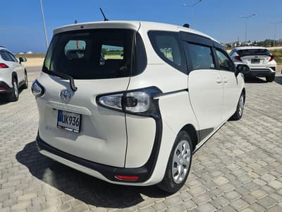Toyota Sienta — 6