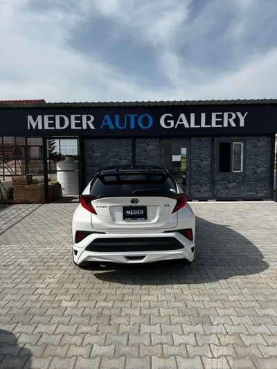 Toyota C-HR — 4