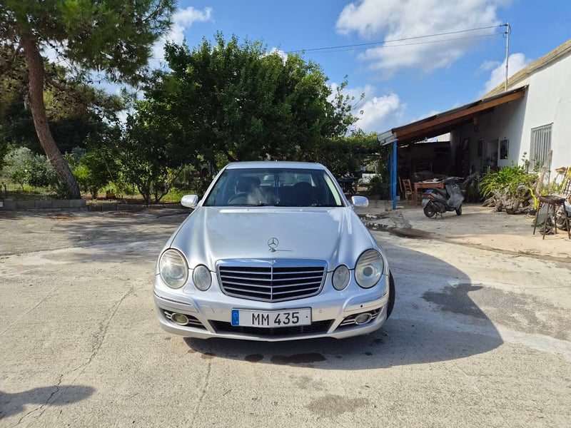 Mercedes-Benz E 280 — 1