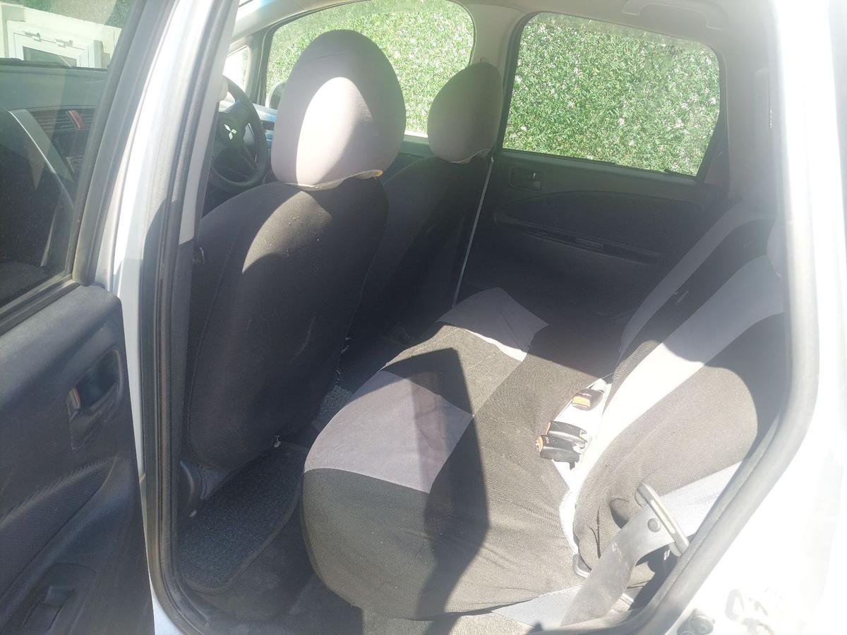2004 Mitsubishi Colt 6